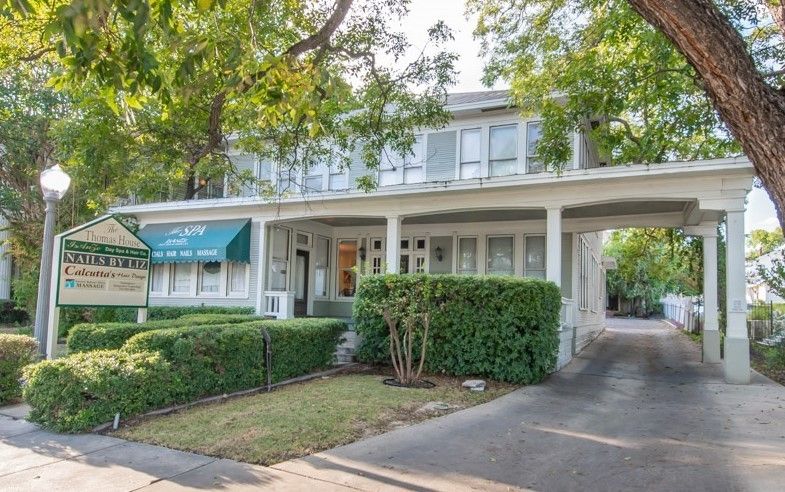 Thomas House: 322 W Hopkins St, San Marcos, TX 78666